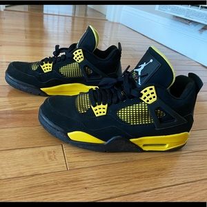 Air Jordan 4 Retro “Thunder” 2012